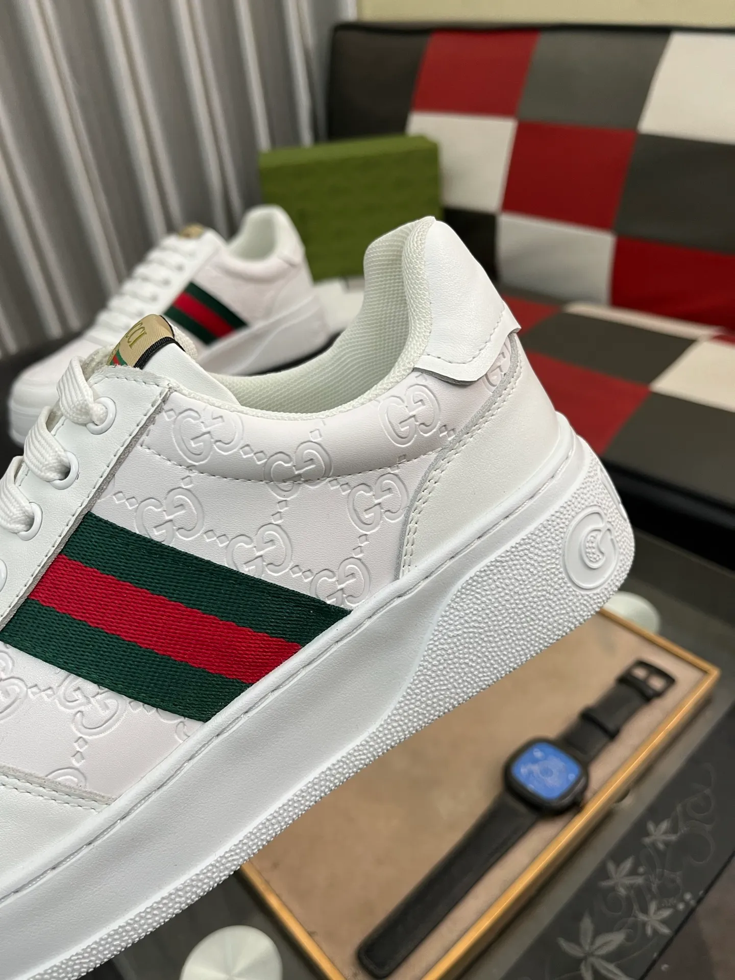 Men's shoes💰420⌚️⌚️[GUCCI] Gucci men's casual shoes are absolutely popular🔥The ultimate matching item for trendy men! The charm of super texture is unstoppable. This is the main recommendation. The upper is made of high-quality cowhide, with pig lining feet and wear-resistant rubber sole. It is noble and elegant! Extremely comfortable🎁🎁You can be as handsome as you want💪 Size 38-44! 2️⃣colors available